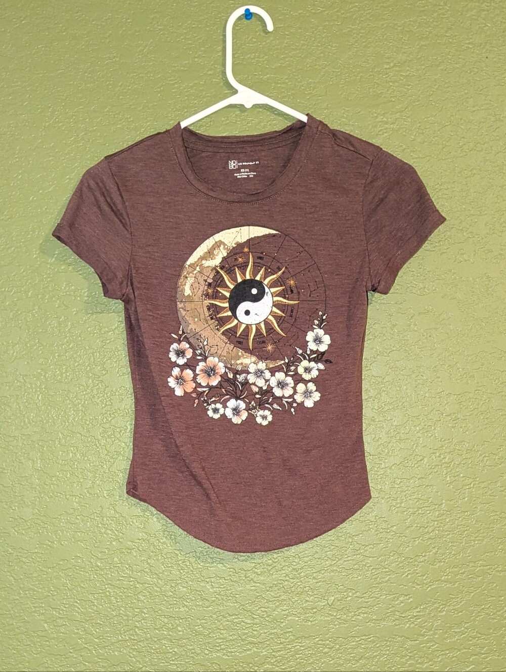 No Boundaries Brown Graphic Yin Yang Sun Tee